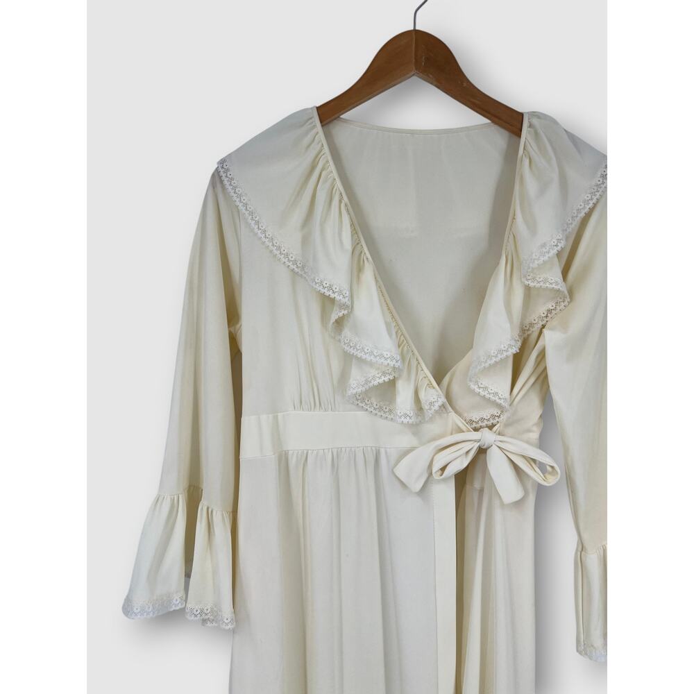 70s Vintage Ivory Ruffle Lace Trim Prairie Cottagecore Boho Wrap Maxi Robe - Picture 7 of 7
